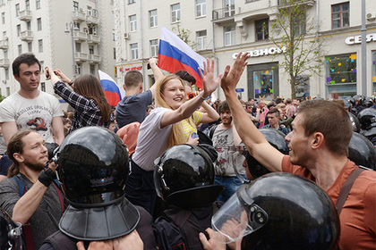 Московский омбудсмен назвал причину массового участия подростков в митингах