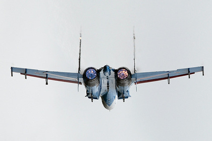 Российский Су-27 пролетел в полутора метрах от самолета-разведчика ВВС США
