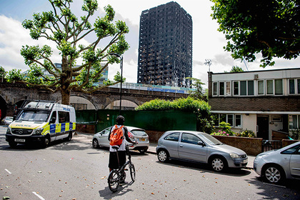 Лондонцев возмутили селфи туристов на фоне сгоревшего небоскреба
