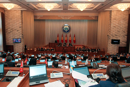 Депутаты-мужчины в парламенте Киргизии ушли с заседания по правам женщин