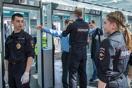 Выливший колу на полицейского в Москве немецкий фанат стал фигурантом дела
