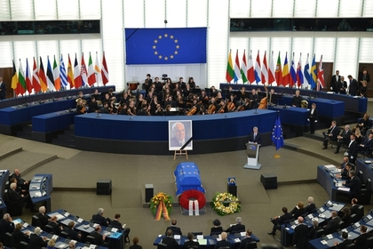 Церемония прощания с Гельмутом Колем в Страсбурге