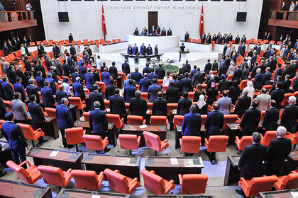 Турецкий парламент продлил режим ЧП еще на 90 дней