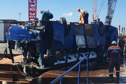 Автобус со строителями рухнул в море в Краснодарском крае