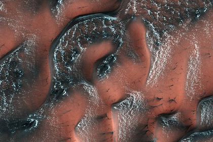 НАСА показало снежные дюны Марса