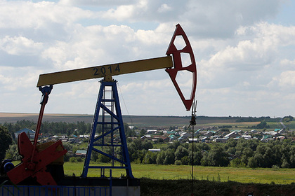 Цена на нефть превысила отметку в 55 долларов впервые с апреля