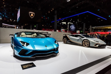 Lamborghini Aventador обзавелся прозрачными вставками в капоте