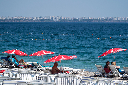 Треть российских туристов проведет осенний отпуск в Турции