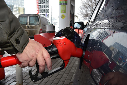 СМИ узнали о планах дополнительно поднять акцизы на топливо