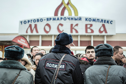 После конфликта мигрантов с охраной ТЦ «Москва» завели два уголовных дела