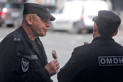 Укравшего мороженое семилетнего мальчика задержали полицейские с автоматами