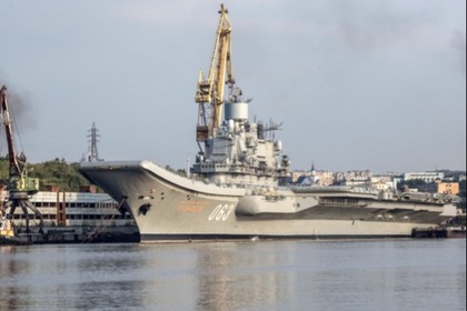 «Адмирал Кузнецов» в порту Мурманска