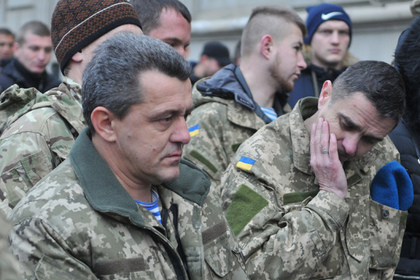 Украинские военнослужащие на митинге во Львове 