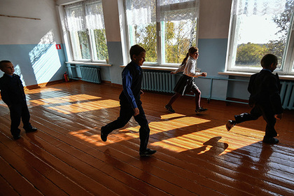 В Смоленске учительница заклеила ребенку рот скотчем за разговоры