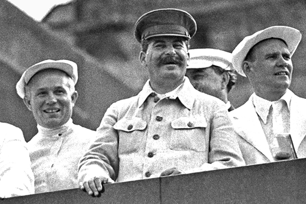 «Гитлер казался Сталину податливым фигляром»