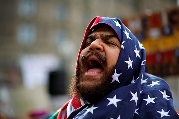 Митинг против запрета въезда мусульман в США