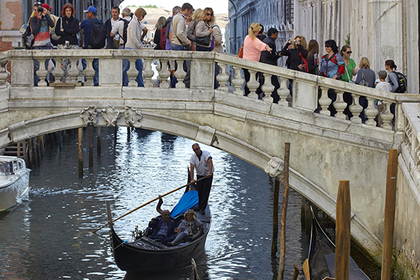 Жаждавшие романтики французские туристы угнали гондолу в Венеции