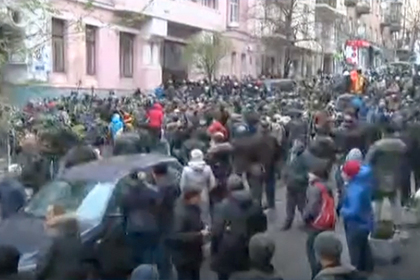 Сторонники Саакашвили под крики «Порошенко фашист!» подрались с силовиками
