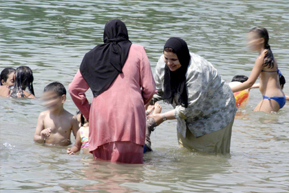 Женевские власти приравняли мусульманок к женщинам без белья
