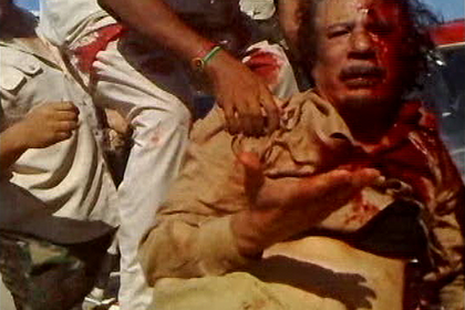 Раненый Муаммар Каддафи