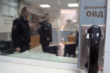 Красноярский полицейский поправлял воспоминания свидетеля ударами в голову