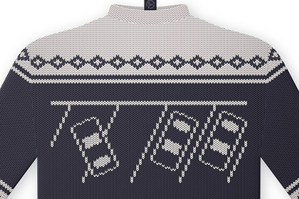 Новогодний свитер с оленями превратили в мем о российских реалиях
