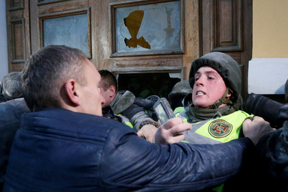 В результате штурма дворца в Киеве пострадали 60 нацгвардейцев