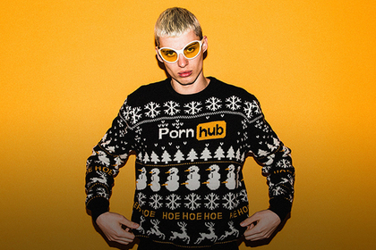 PornHub выпустил уродливый свитер с безрукими снеговиками