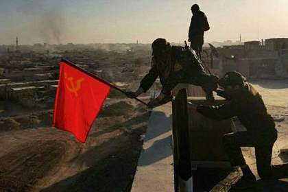 Над освобожденной от боевиков Раккой подняли флаг СССР