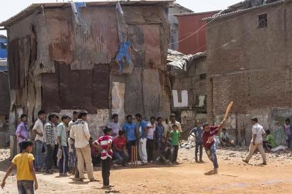 Самолет «бомбардировал» жителей деревни человеческими фекалиями в Индии