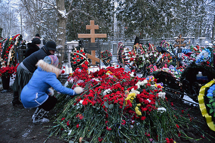 На похороны погибшего пилота Су-25 пришли 30 тысяч человек