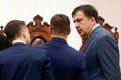 Михаил Саакашвили (справа)