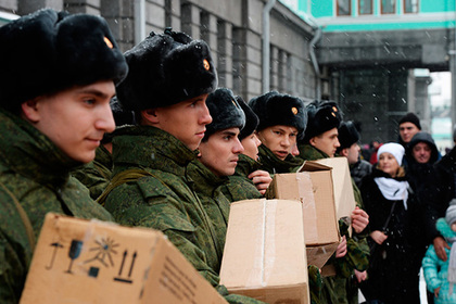 Российских военных заставили есть крахмал вместо тушенки
