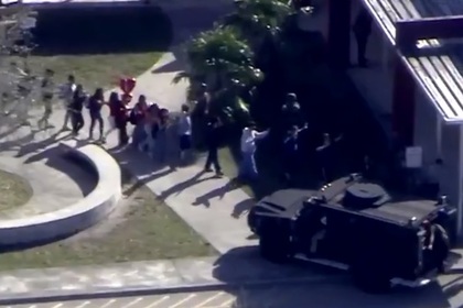 Число жертв стрельбы в школе Флориды возросло до 17