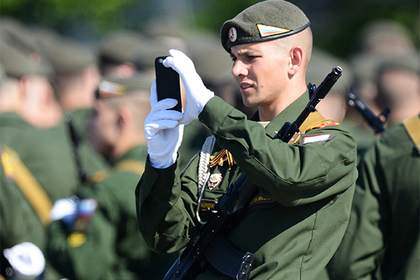 Российских военных лишат смартфонов