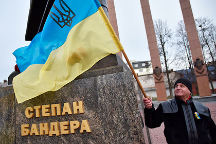 Власти Киева разрешили развешивать по городу бандеровские флаги