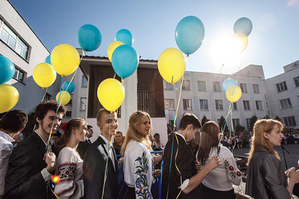В украинских школах решили убрать из программы физику, химию и экономику