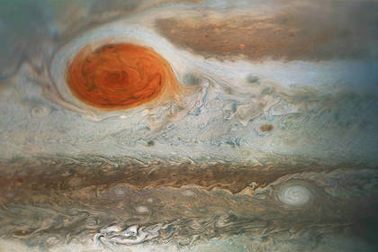 НАСА показало новую фотографию Большого красного пятна Юпитера