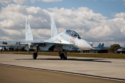 Посадившего истребитель Су-27 «на брюхо» летчика наказали