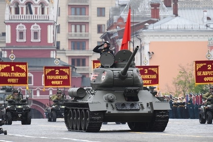 Танк Т-34-85 на генеральной репетиции