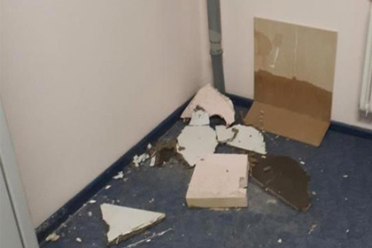 Потолок новой больницы на Сахалине рухнул второй раз за месяц