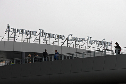 Самолет в Петербурге прервал взлет из-за проблем с двигателем