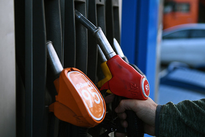 Россияне бросились скупать дешевый бензин в интернете