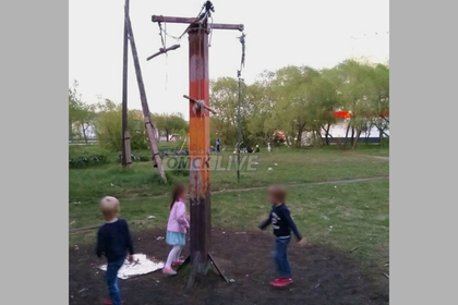 В Омске обнаружили «детскую площадку смерти» с виселицей