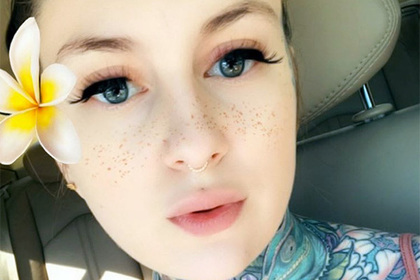 Люди начали набивать необычные татуировки на лице из-за Меган Маркл