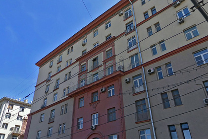 Со «сталинки» на Ленинском проспекте спилили балкон ради ЧМ-2018