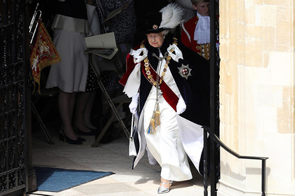 Обувь британской королевы привлекла внимание общественников