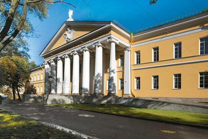В Петербурге санитара морга задержали за прогулку с револьвером