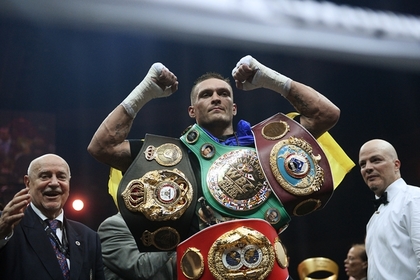 Порошенко назвал боксера Усика символом борьбы Украины