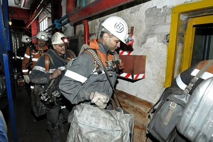 На шахте в Свердловской области завалило горняков